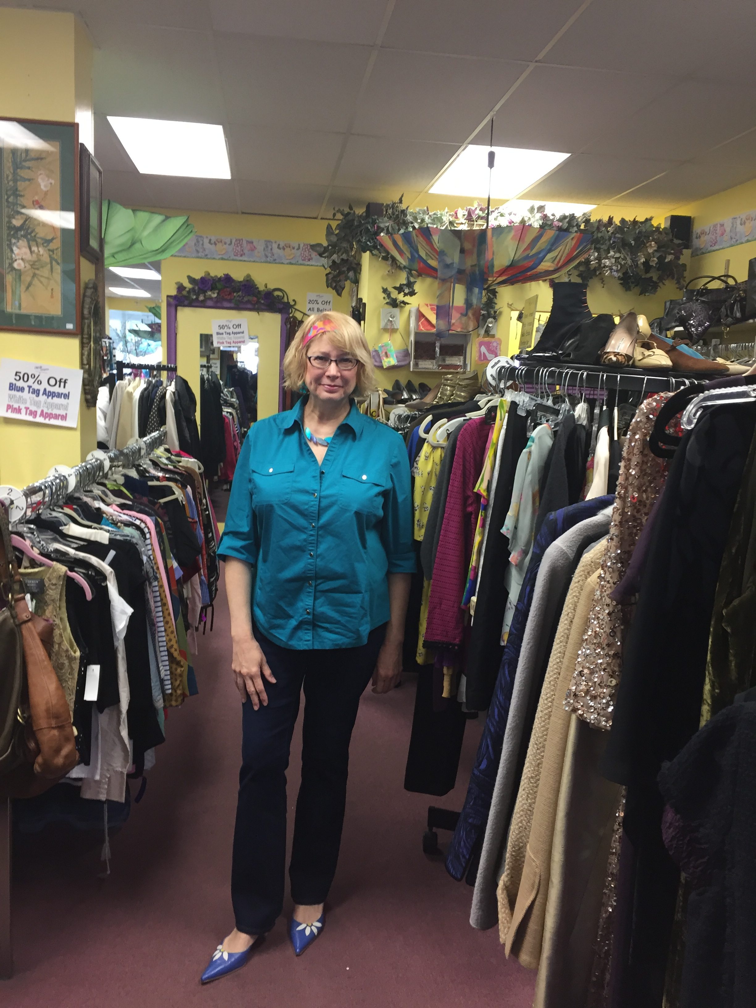 Former cruise ship performer offers fashion fun and neighborly guidance ...