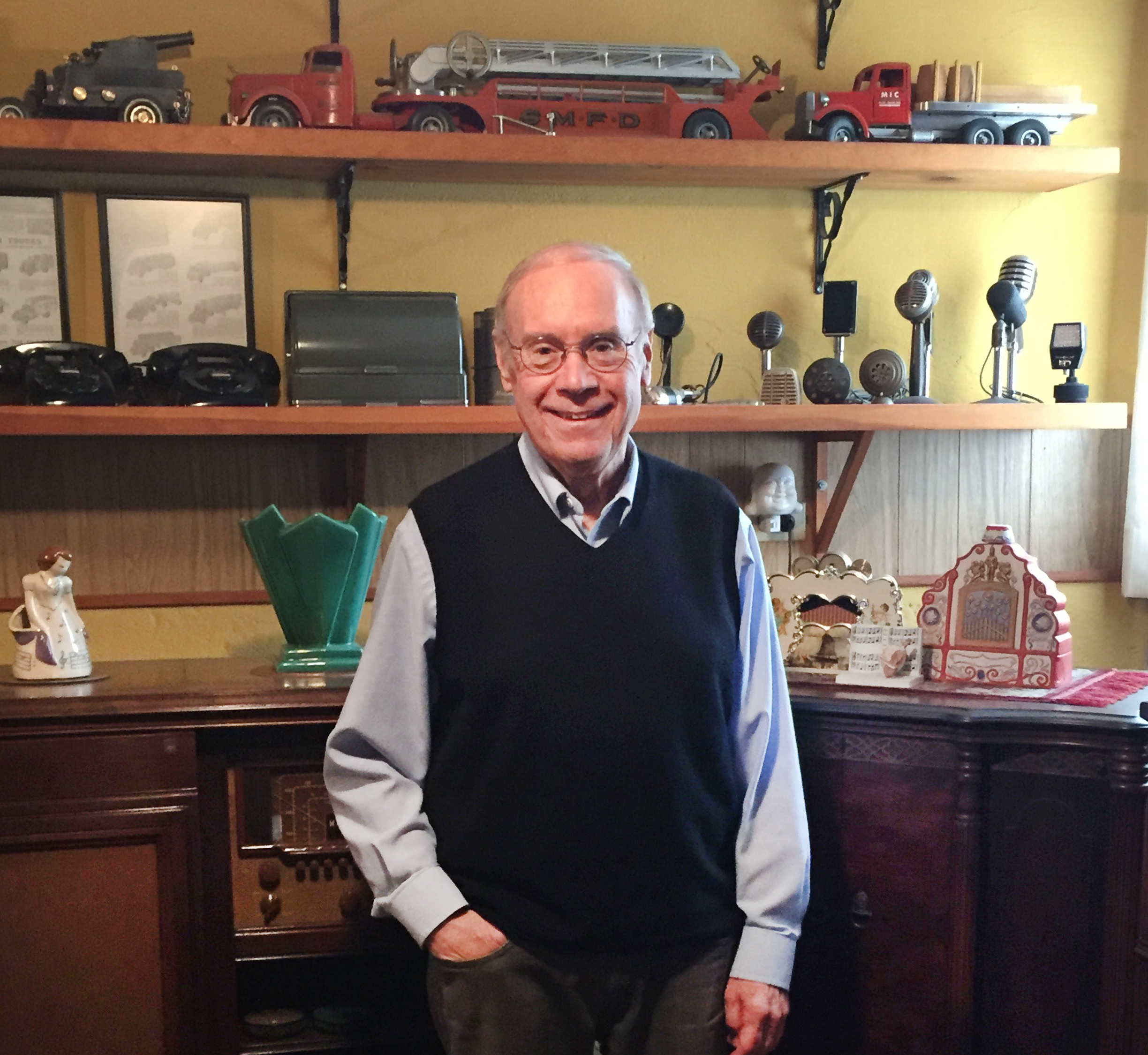 Well-made products and funny frogs brighten collector's home – and the weekly lunch crowd